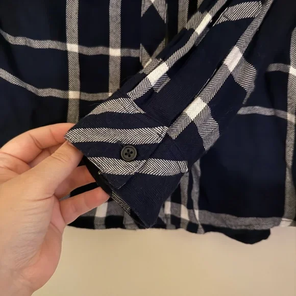 Rails Hunter Button Down Navy and White Plaid Shirt- Medium- excellent! - Picture 10 of 14